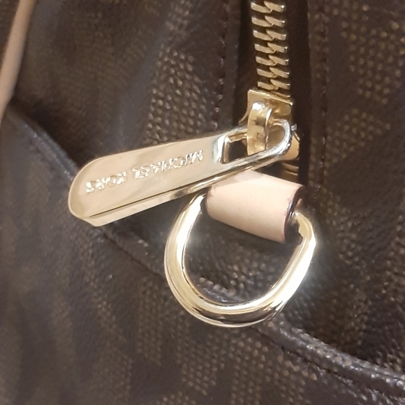 Michael kors handbag MK Bag - Picture 9 of 16